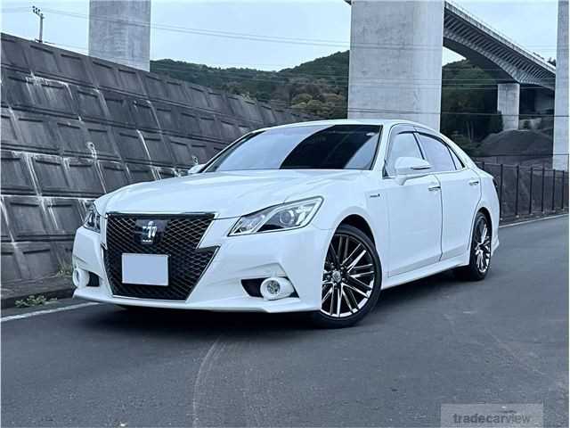 2014 Toyota Crown Hybrid