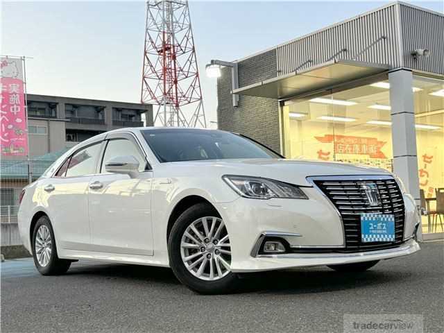 2017 Toyota Crown Hybrid