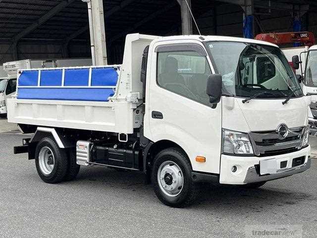 2023 Hino Dutro