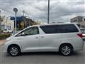 2013 Toyota Alphard Hybrid