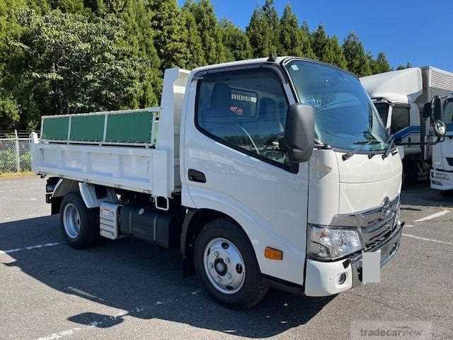 2023 Hino Dutro