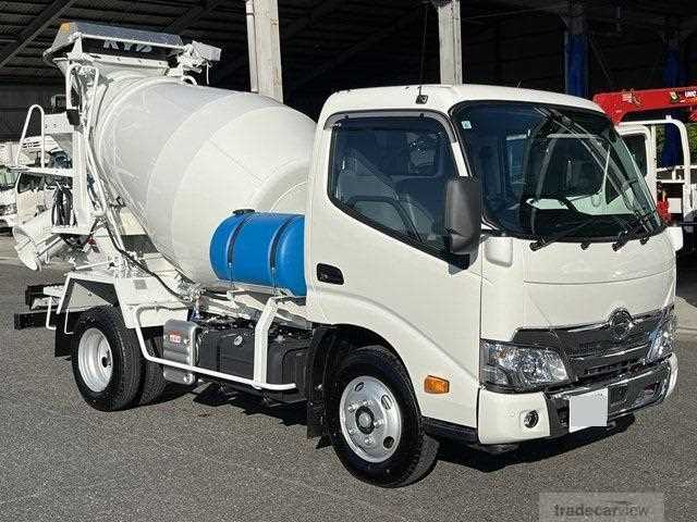 2024 Hino Dutro