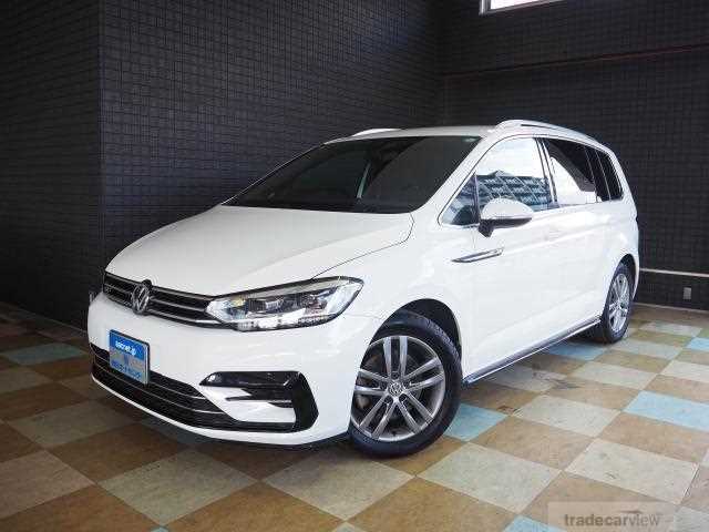 2017 Volkswagen Golf Touran