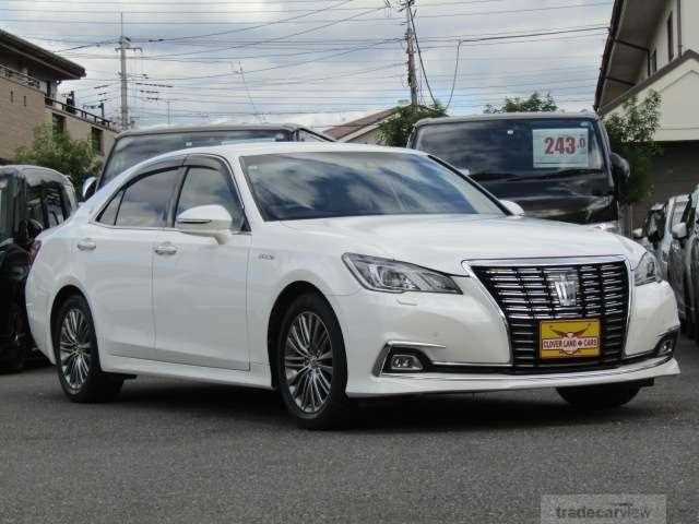 2017 Toyota Crown Hybrid