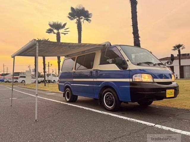 2005 Mitsubishi Delica Van