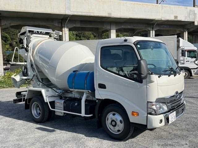 2024 Hino Dutro