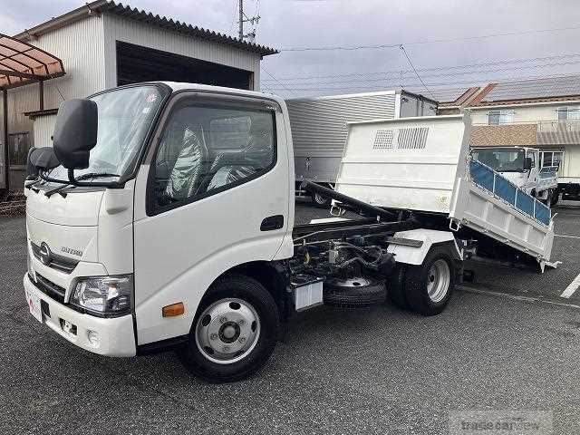 2017 Hino Dutro