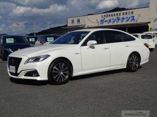 2019 Toyota Crown Hybrid