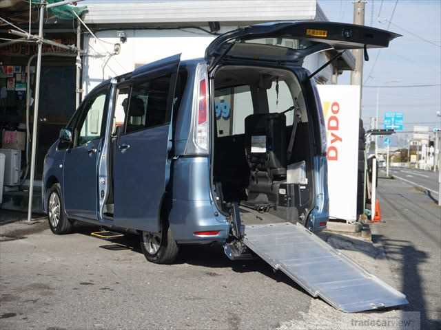 2013 Nissan Serena