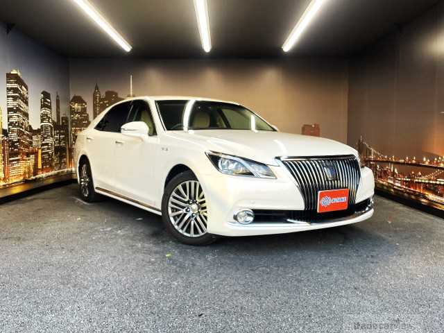 2013 Toyota Crown Majesta