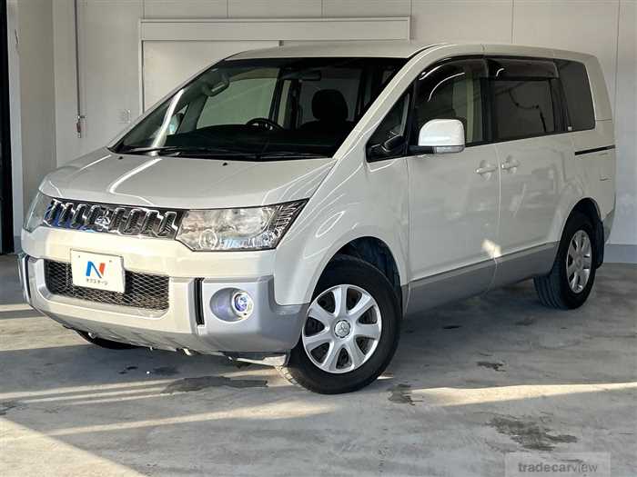 2012 Mitsubishi Delica D5