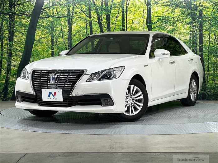 2013 Toyota Crown Hybrid