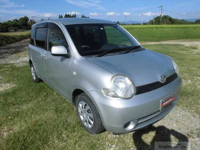 2004 Toyota Sienta