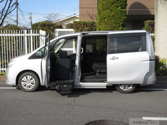 2012 Nissan Serena