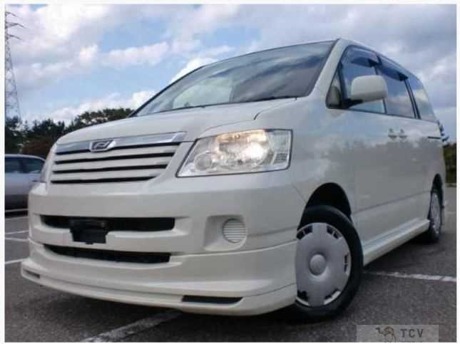 2004 Toyota Noah