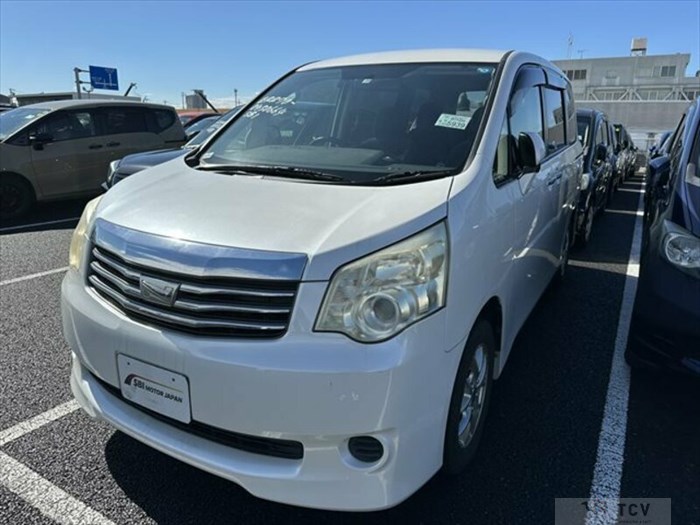 2011 Toyota Noah