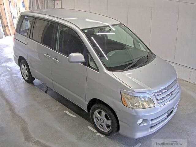 2004 Toyota Noah