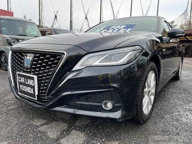 2019 Toyota Crown Hybrid