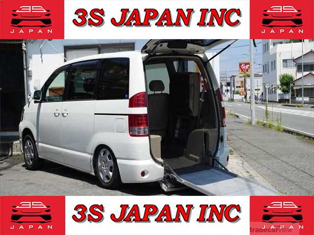 2005 Toyota Noah