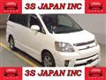 2005 Toyota Noah