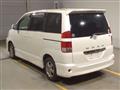 2005 Toyota Noah