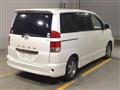 2005 Toyota Noah