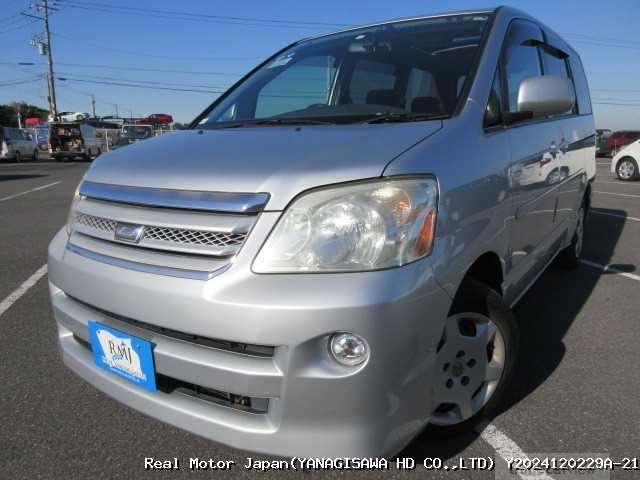 2005 Toyota Noah