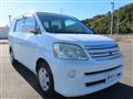 2005 Toyota Noah