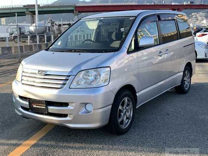 2002 Toyota Noah