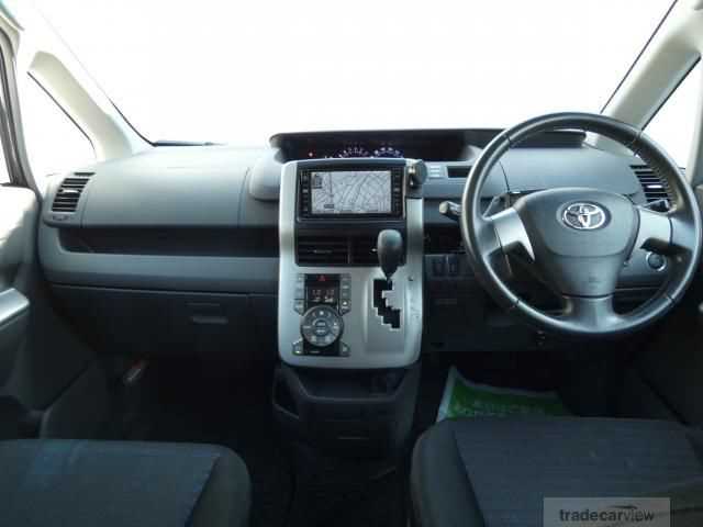 2007 Toyota Voxy