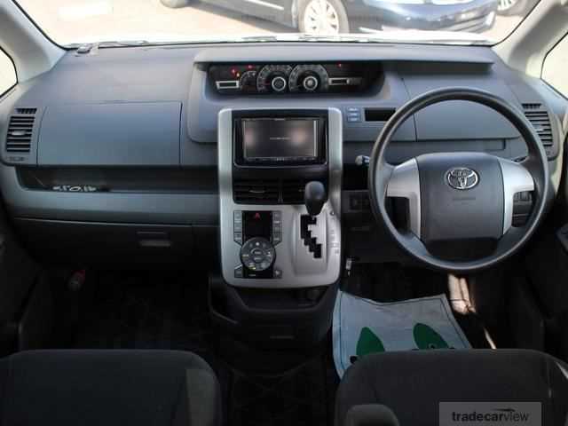 2007 Toyota Voxy