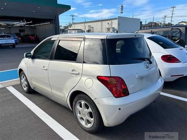 2004 Toyota IST