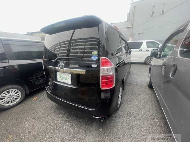 2007 Toyota Noah