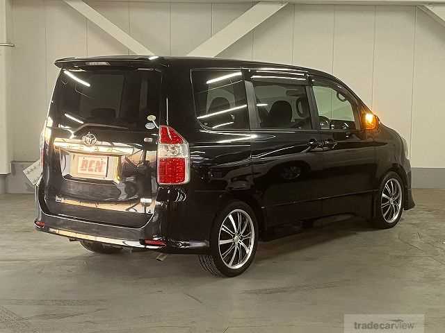 2007 Toyota Noah