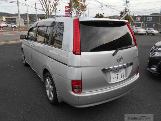 2005 Toyota Isis