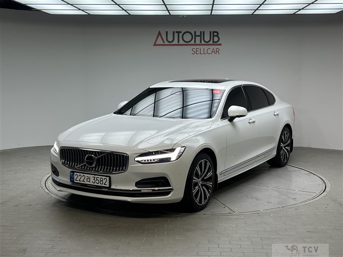 2022 Volvo S90