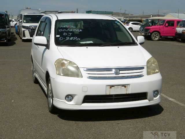 2003 Toyota Raum