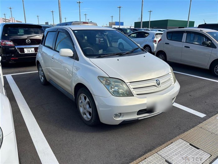 2004 Toyota IST