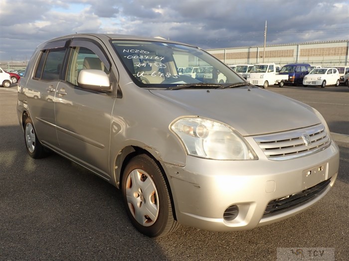 2004 Toyota Raum